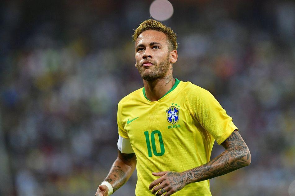 记者：因伤落选的马斯坦托诺仍加入阿根廷队的训练营