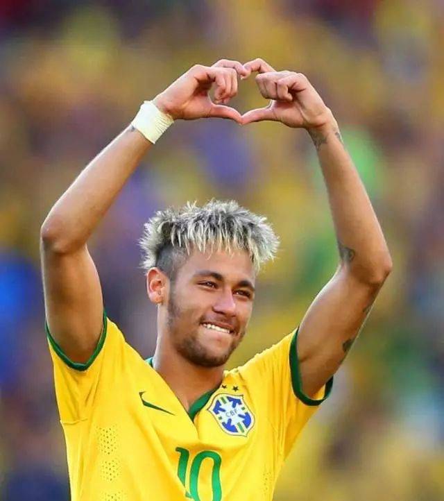 中超国内球员限薪500万元 俱乐部签“阴阳合同”将降级（中超国内球员年薪封顶500万，签“阴阳合同”的俱乐部将被降级）