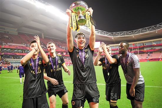 表现不错！萨格斯半场10中5得到14分3篮板3助攻