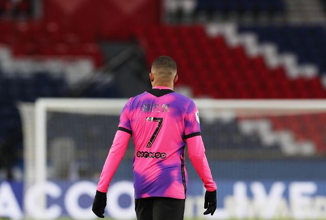 世俱杯金靴赔率：姆巴佩1赔5.5居首 哈兰德紧追（世俱杯金靴赔率出炉：姆巴佩以1赔5.5领跑，哈兰德紧随其后）