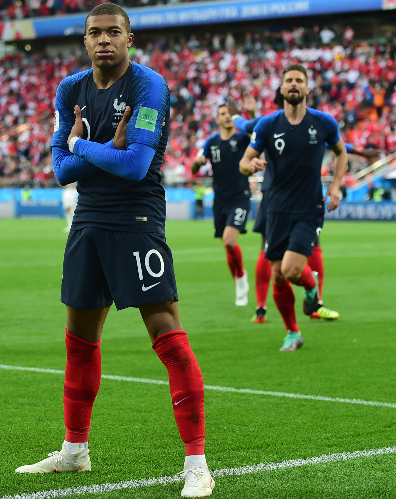 斯洛文尼亚主帅：球队精神已垮，我是否留任赛后再讨论（斯洛文尼亚主帅：队伍士气已崩，去留待赛后再定）