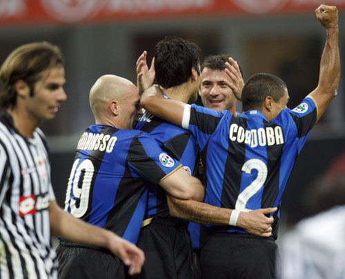 助罗马升至意甲榜首，斯维拉尔达成罗马生涯100场里程碑