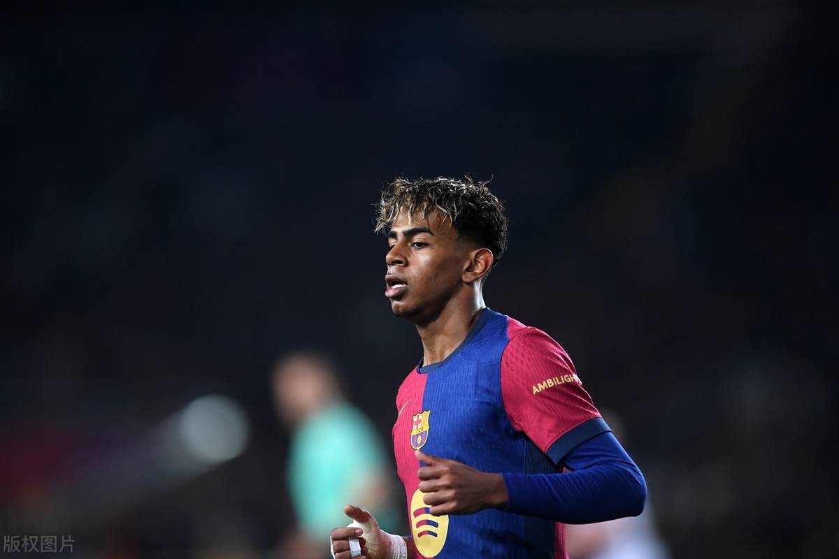 利物浦决定出售萨拉赫，高层认为其已造成不可挽回损失，计划启用塞梅尼奥替代。