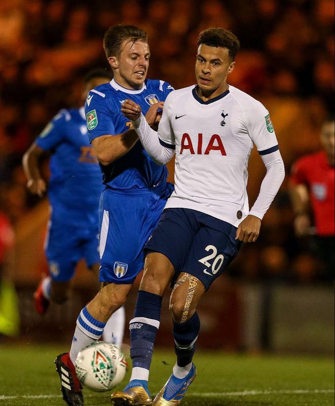 曹法尔：我为西汉姆踢球5年，却只换来了30秒的不续约通知