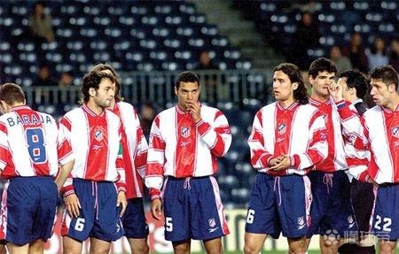 德甲战报：凯恩替补登场戴帽，拜仁5-0狂胜十人斯图加特