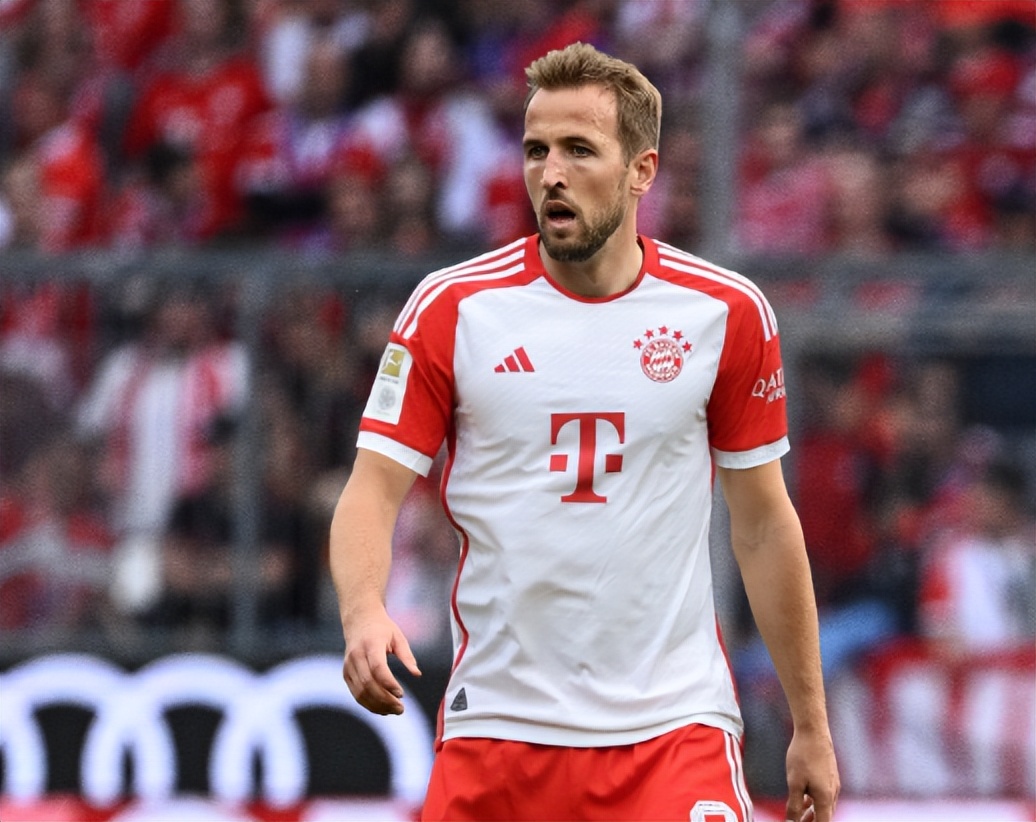 率队晋级美职联1／4决赛后，梅西现场观看儿子训练